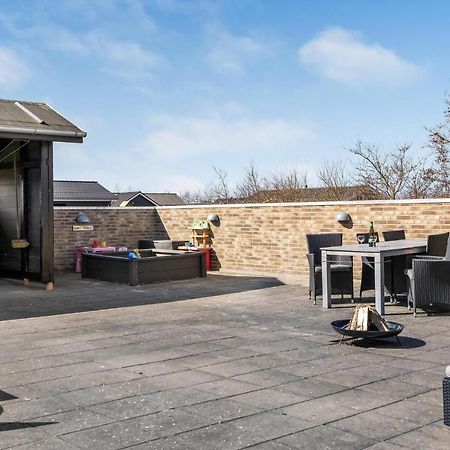 Nice Home In Tarm With Kitchen Extérieur photo