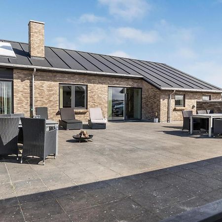 Nice Home In Tarm With Kitchen Extérieur photo