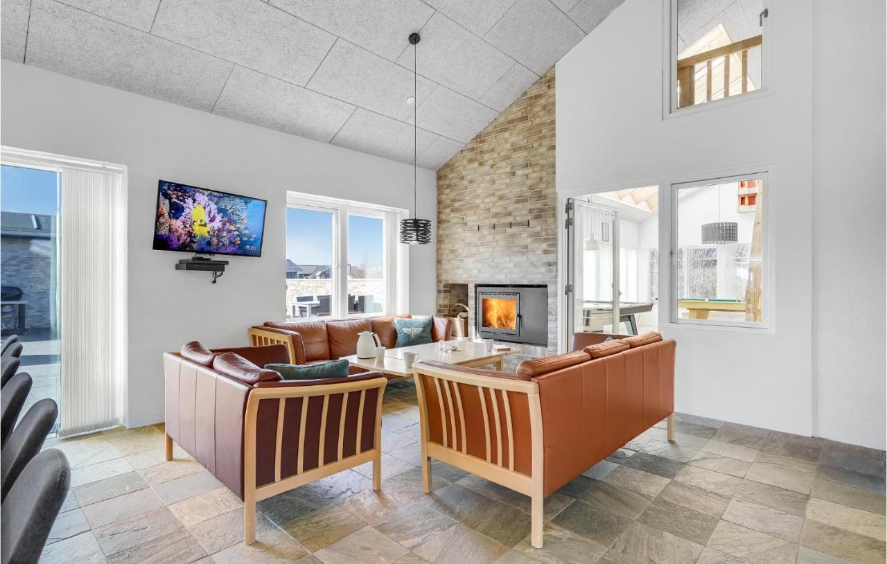 Nice Home In Tarm With Kitchen Extérieur photo