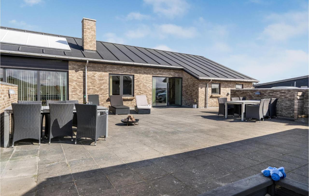 Nice Home In Tarm With Kitchen Extérieur photo