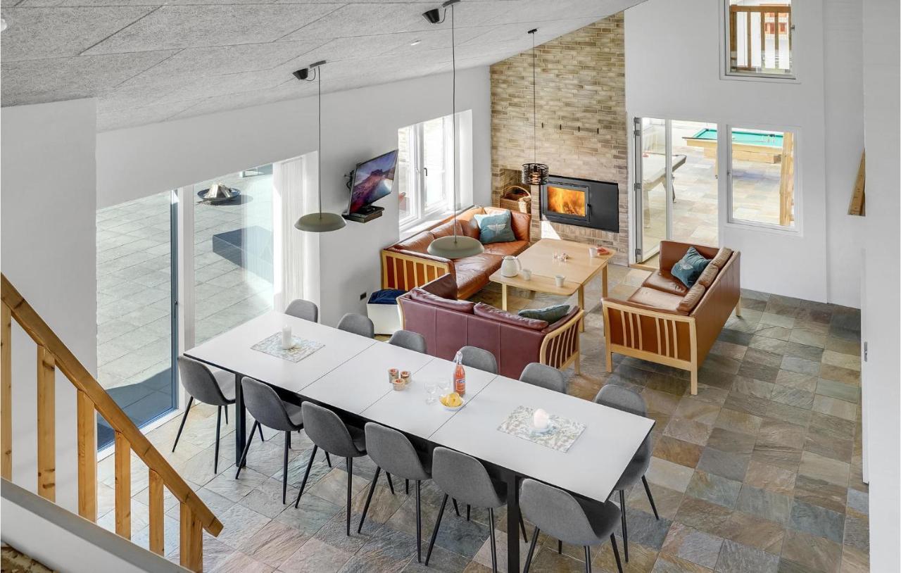 Nice Home In Tarm With Kitchen Extérieur photo