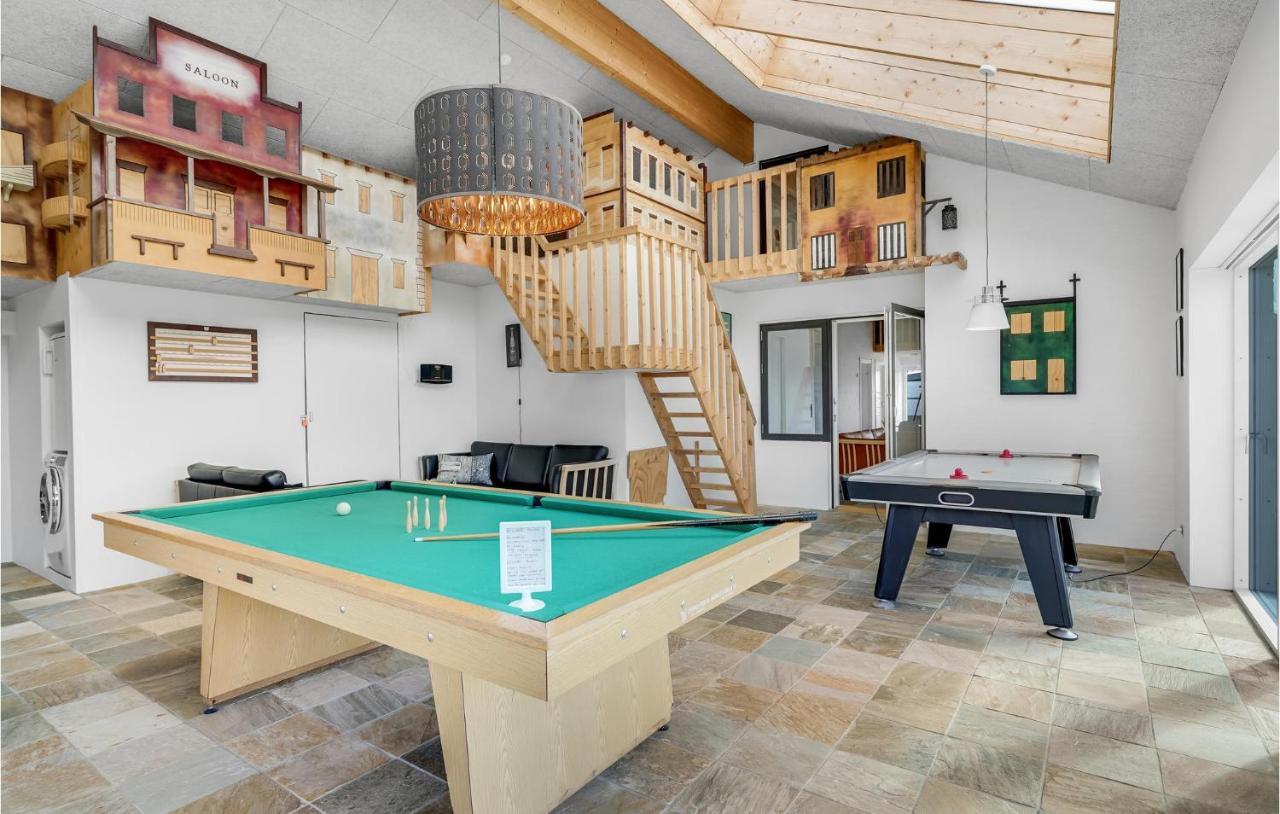 Nice Home In Tarm With Kitchen Extérieur photo